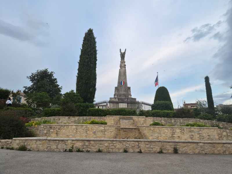 Manosque Spomenik palim borcima
