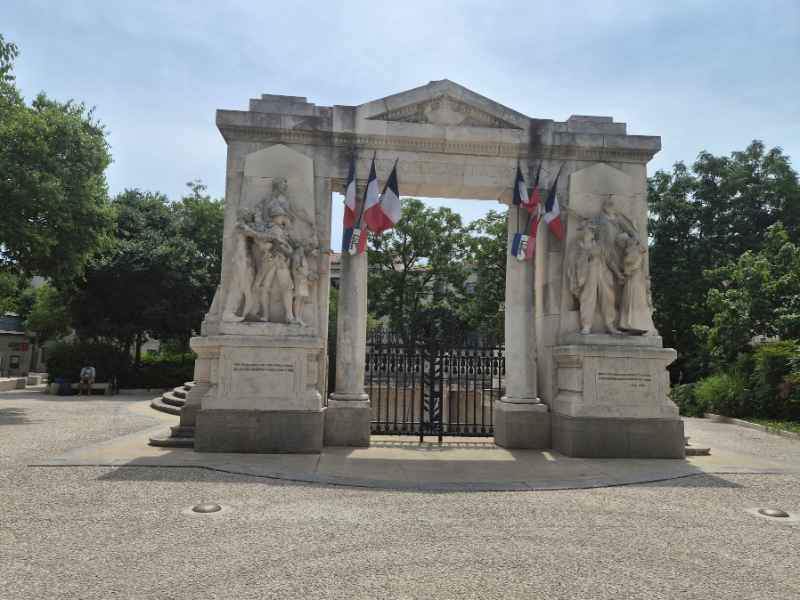 Nimes Spomenik palima (Monument aux Morts)