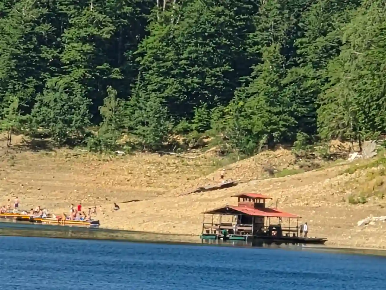 Stari motel na Lokvarskom jezeru