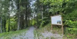 Ulaz u Frankopansku šetnicu Stara Sušica informativna ploča.