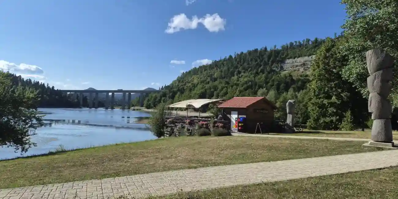 Jesen i zima u Fužinama uz jezero Bajer i najavu manifestacija do kraja 2026.