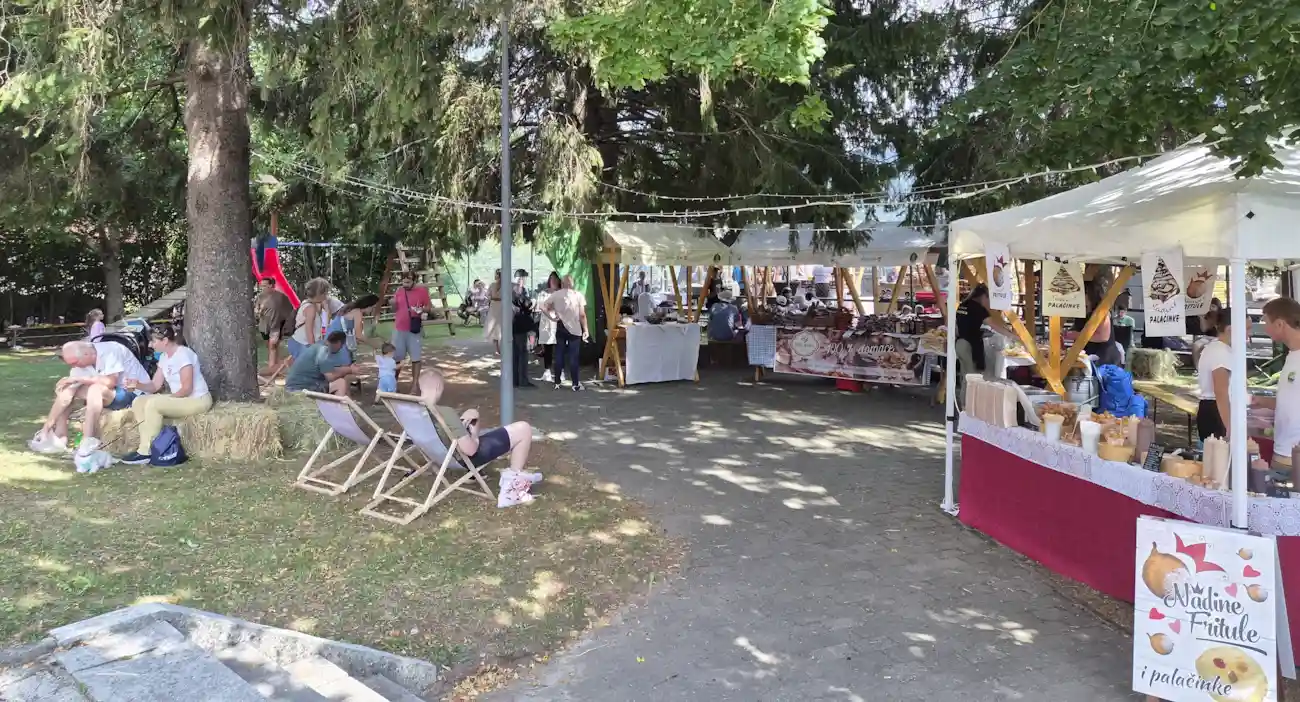 Medun fest park u hladu s domaćim proizvodima.